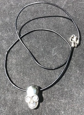 "Collar Alquimia Gótica Como Calavera Con Piedras Y Viene Con Cordón 23"" Punk Gótico" Foto 1 de 4