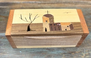 "Pequeña caja de madera tallada a mano vintage para baratijas o palillos de dientes 3,75""x1,5"" linda" - Imagen 1 de 6