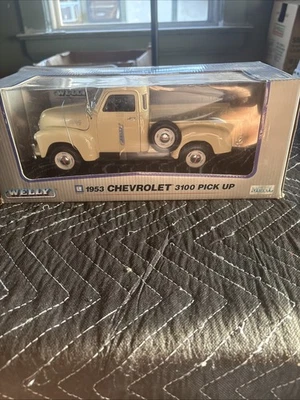 WELLY 1953 Chevrolet 3100 White Pickup Truck Diecast 1/18 Scale - Image 1 of 4