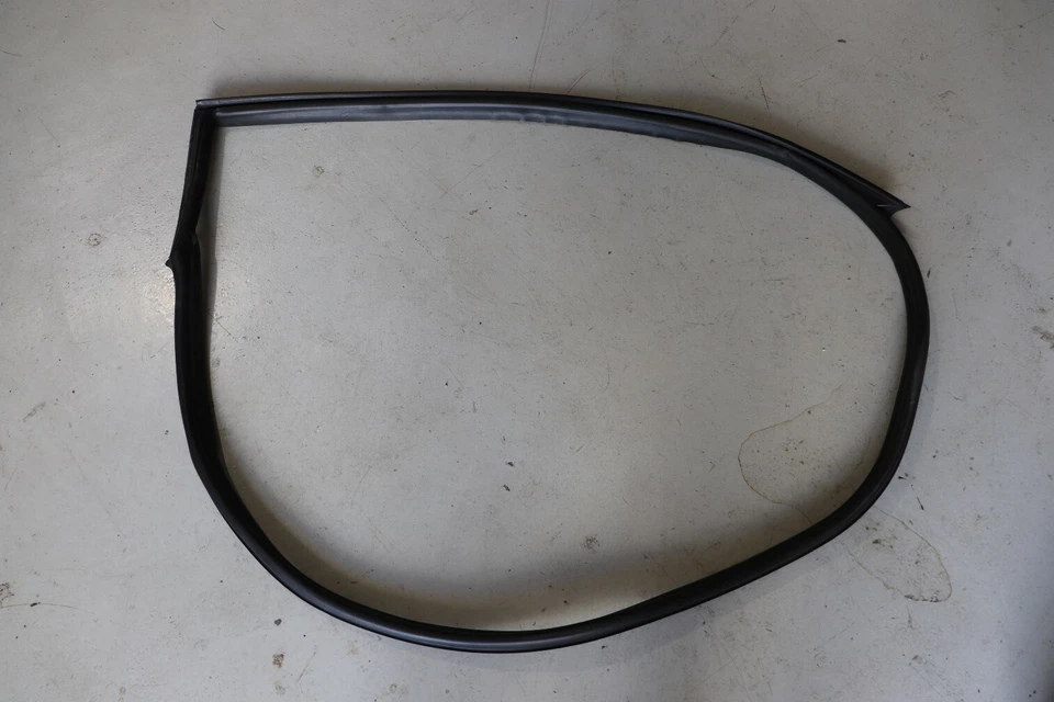 Sello de marco de puerta interior Porsche Cayman S 981 2014 RHS 99102547500 J175 Foto 1 de 1