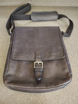 Bolso Bandolera Mensajero COLE HAAN Unisex Cuero Guijarro Azul Reportero Foto 1 de 4