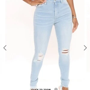 Fashion Nova NWT Manchester Vintage Stretch Fray Hem Skinny Jeans Size 7 - Picture 1 of 6
