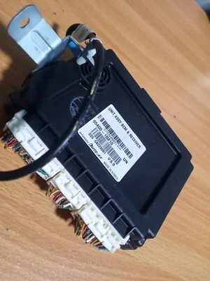 Módulo de control de carrocería Kia Rondo 2007-2011 95400-1D210 Foto 1 de 2