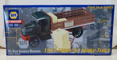 Nuevo Antiguo Stock First Gear NAPA 75 Aniversario 1925 Mack AC Stake Truck  Foto 1 de 4