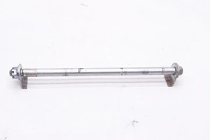 Suzuki GZ 250 GZ250 1999 eje trasero llanta perno 99 00 01 2000 2001 S84 - Imagen 1 de 3