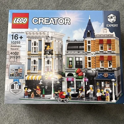 NEW LEGO Creator Expert: 10th Anniversary Modular Building 10255 Assembly Square - Image 1 of 4
