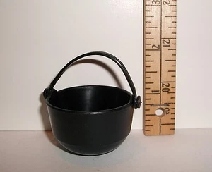 DE COLECCIÓN IDEAL JODY AN OLD FASHIONED GIRL MUÑECA ACCESORIO OLLA COLGANTE - Imagen 1 de 1