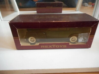 Rextoys Cadillac V 16 1938-1940 Coupe de Ville in grün auf 1:43 in Box - Bild 1 von 3