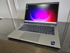 Dell Latitude 5330 13.3" FHD - Intel Core i5-1245U 1.60Ghz - 16GB - 256GB SSD - Picture 1 of 5