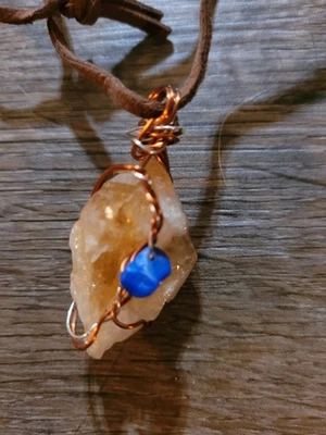 Hecho a mano Boho alambre de cobre envuelto citrino con colgante de piedras preciosas de lapislázuli Foto 1 de 4
