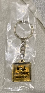 Chip procesador Intel Pentium 1992 llavero tono dorado, nuevo de stock - Imagen 1 de 5