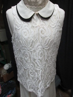 ""TOP SIN MANGAS DE ENCAJE MARFIL - CUELLO ACENTO NEGRO"" - ING - TALLA M - ELEGANTE Foto 1 de 4