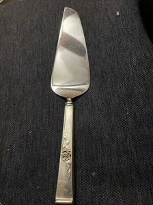 Pie & Cake Server (10 5/8") in Classic Rose made by Reed & Barton, Sterling - Picture 1 of 3