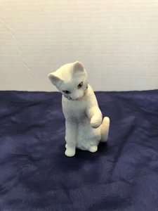 Lenox “Playing Patty Cake” White Porcelain Cat-One Cat Only-Figurine - Picture 1 of 14