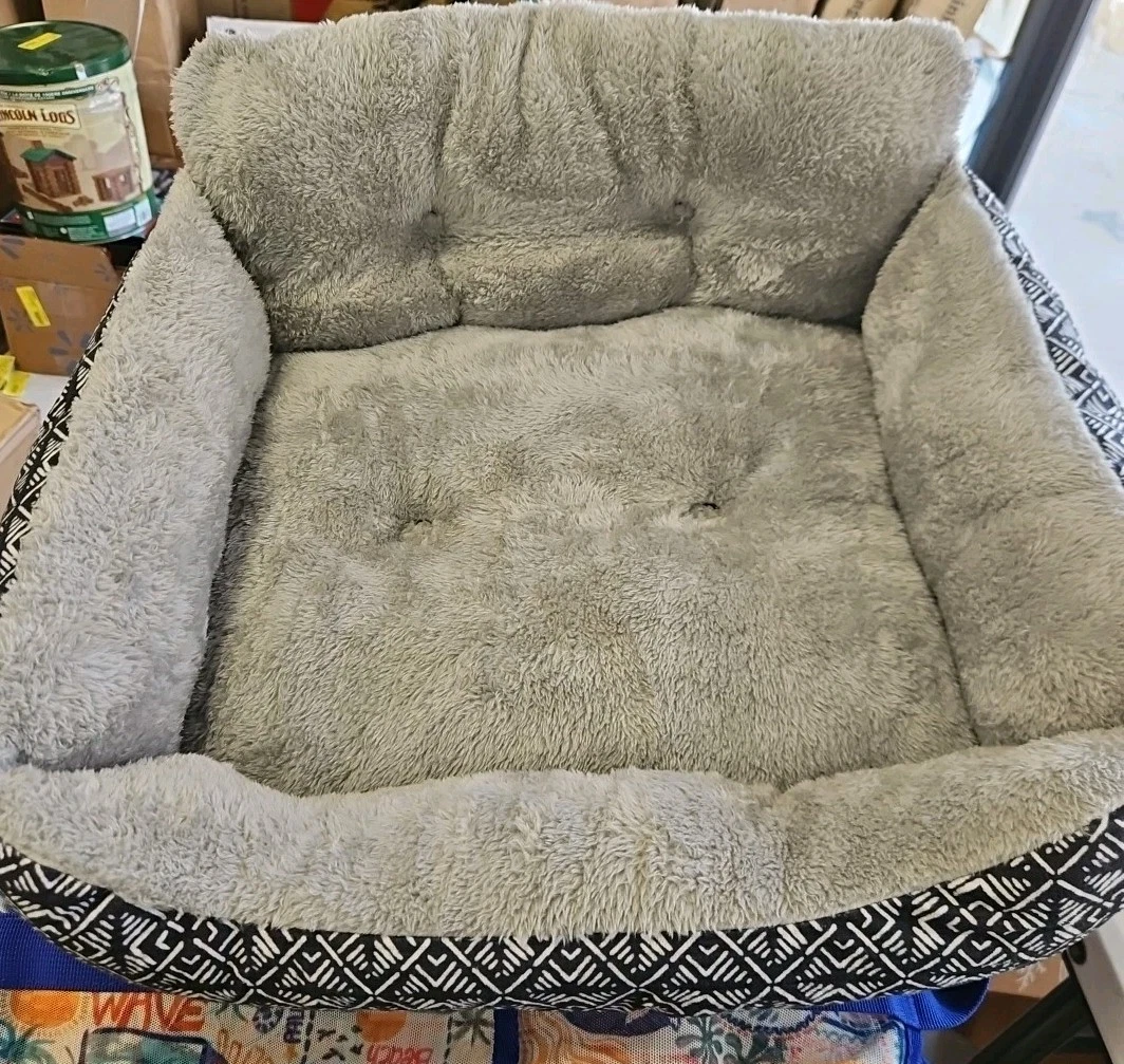 P.L.A.Y. Hundebett „Chandelier“ – Rechteckig, Größe S, Schwarz, Mit ÖKO-TEX Zertifizierung