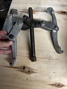 Gear Puller Model 15940 - Picture 1 of 4