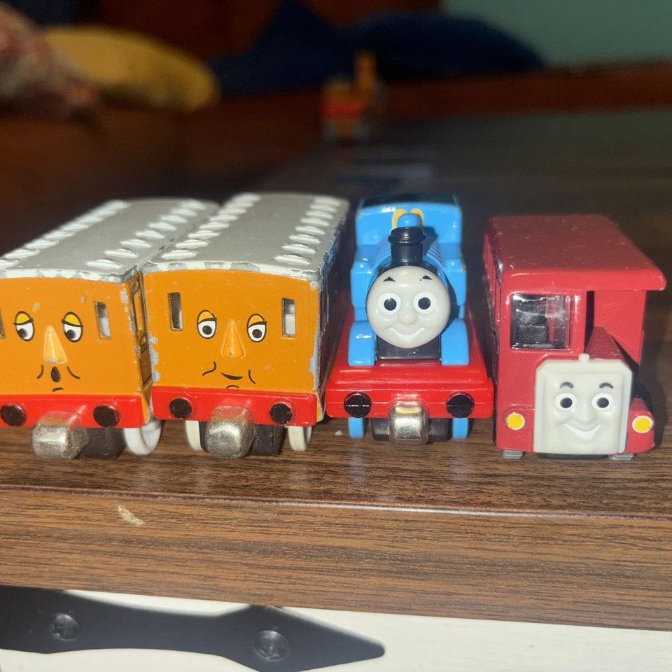 Thomas Annie & Clarabel Bertie | Thomas Train TAKE Along N Play Diecast Lote Foto 1 de 4