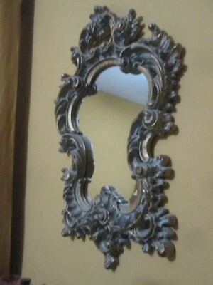 De Colección Bombay Company Espejo Muy Ornamentado Marco Dorado 26" por 17" Foto 1 de 4