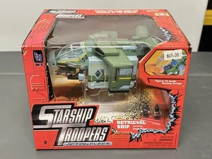1997 Starship Troopers Action Fleet Retrieval Ship Galoob Pilot Medic MIB - Picture 1 of 10