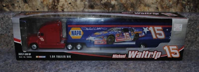 Plataforma de remolque Winner's Circle Michael Waltrip 15 1:64 Foto 1 de 4