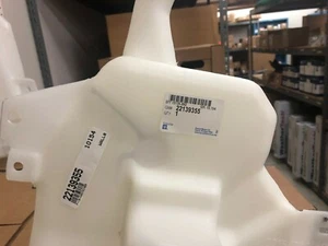 22139355 GM Washer Reservoir for 95-99 Chevrolet Cavalier/ Pontiac Sunfire NOS - Picture 1 of 7