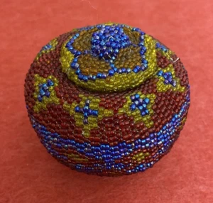 Handmade Round Lidded Mini Seagrass Basket w Colourful Rainbow-hued Bead Pattern - Picture 1 of 11