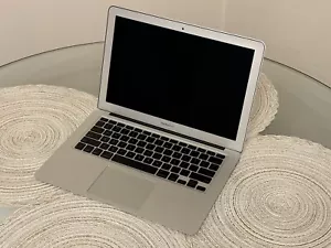 Apple MacBook Air 13,3" fine 2010 - Core 2 Duo 2,13 GHz - 4 GB DDR3 - 256 GB SSD - Foto 1 di 11