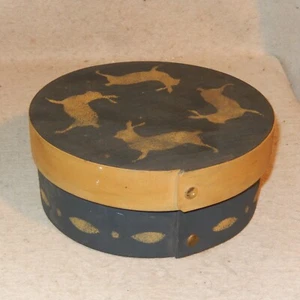 Vintage SIGNED Hand Painted Stencil RABBITS Wood SHAKER BOX 1982 Jane Cooper 7" - Picture 1 of 10