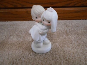 Figura de porcelana de niño/niña Precious Moments Boy "Bless You Two" 6" - Imagen 1 de 4