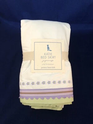 Falda de cama Pottery Barn para cuna/niño pequeño *NUEVA* blanca con lavanda y verde teniente Foto 1 de 4