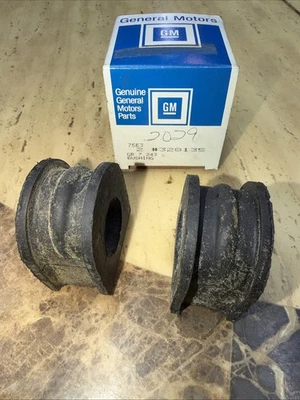 Nuevo de Lote Antiguo Chevrolet GMC Camión Blazer Jimmy 1973-80 4x4 Barra Estabilizadora Delantera Buje Foto 1 de 4