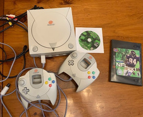 Sega Dreamcast Complete bundle-console, controllers, 2 games-tested and working