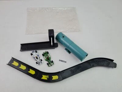 Teile einer Hotwheels Rennbahn mit 2 Rennautos Happy Meal 1998 2000 #248234 - Bild 1 von 4