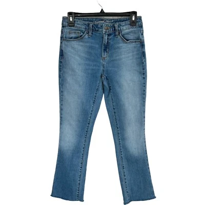 Pantalones de mezclilla cortos Universal Thread talla 0/25 Kick Boot tiro alto cremallera elástico dobladillo deshilachado Foto 1 de 4