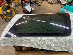 03-06 EXPEDITION RIGHT QUARTER GLASS FIXED WITH ANTENNA - Picture 1 of 22