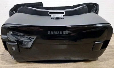 Samsung Gear VR with Controller SM-R324NZAAXAR - Image 1 of 4