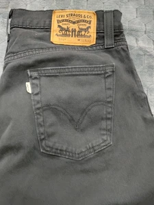 Pantalones de mezclilla Levis 514 negros lavados oscuros para hombre 32x32 ajustados rectos elásticos lengüeta roja - Imagen 1 de 11