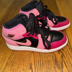 Nike Air Jordan 1 Mid GS Pink Coral Chalk 554725-662 Youth Size 5Y - Picture 1 of 8