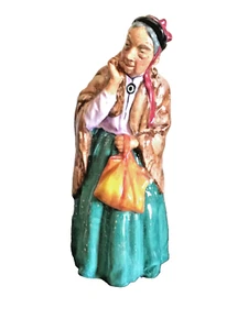 Vintage 8" Royal Doulton Old Woman BRIDGET Porcelain Figurine HN 2270...RETIRED - Picture 1 of 6