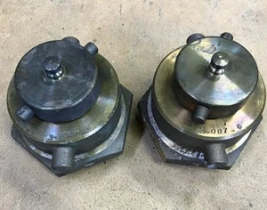 FEUERWEHRSCHLAUCHKUPPLUNG UND KAPPE KONVOLUT (JE 2) MESSING MASSE AUF FOTOS - Bild 1 von 4