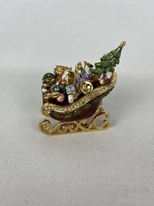 Arora Craycombe Weihnachtsschlitten mit Geschenken Schmuckschatulle mit Schmucksteinen aufklappbar rot - Bild 1 von 12