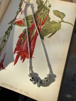 Pandora Momentos Plata de Ley 8” Collar ¡Con Siete Dijes Retirados! Hermoso!! Foto 1 de 4