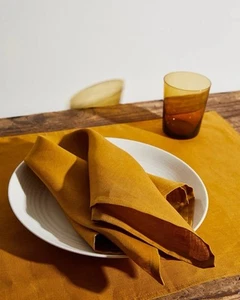 BedThreads Turmeric Napkins (Set of Four) 100% French Flax Linen NEW MSRP $50 - Picture 1 of 3