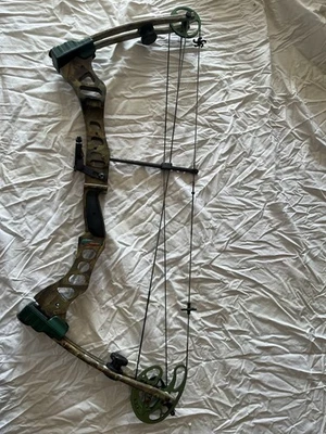 Bear Element Compound One Cam Bow 28” Draw Length 50-60# Draw weight RH - Image 1 of 4