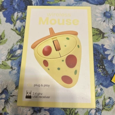 Vivitar  Wireless  Plug & Play 2.4 ghz USB Receiver Pizza Slice Computer Mouse - Image 1 of 2