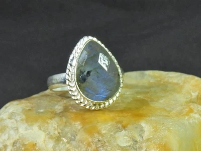 Anillo vintage hecho a mano de pera de plata esterlina 925 natural labradorita talla US-7 Foto 1 de 4