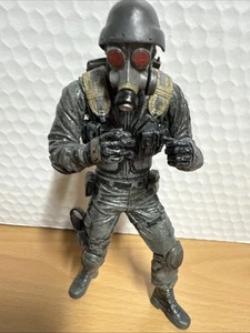 NECA Capcom Resident Evil 10th Anniversary Hunk 7” Figure - Picture 1 of 9