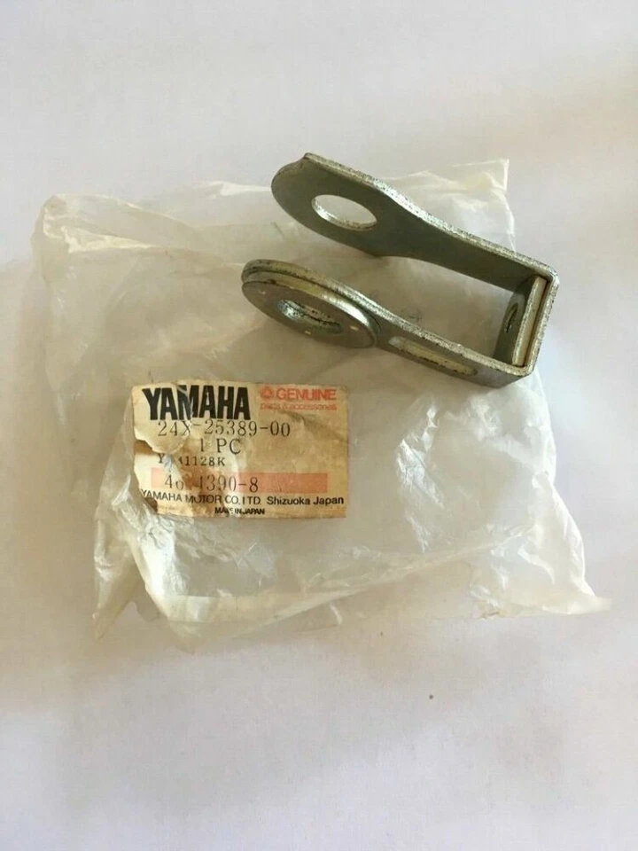 Ajustador de cadena trasero Yamaha YZ125 1983-1985 24X-25389-00 NUEVO Foto 1 de 4