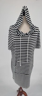 Shein 2XL Rayas Capucha Natación Cubrir Negro Blanco Playa Costero Resort Nuevo con Etiquetas Foto 1 de 4