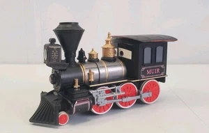 Disney Pixar Cars Aerei Muir Treno Motore Ferrovia Plastica Nera Giocattolo Deluxe - Foto 1 di 6